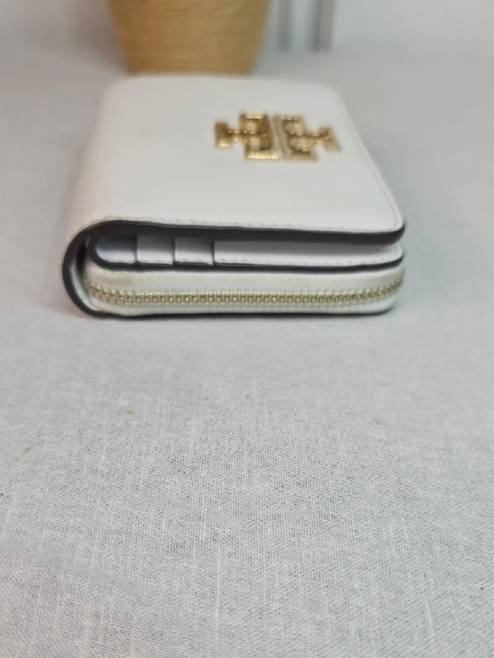 Tory Burch Britten soft bifold wallet - Picture 7 of 8